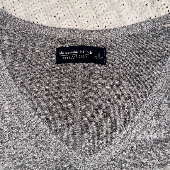 Abercrombie and Fitch soft A & F cozy line gray light weighted sweater - Picture 3 of 3